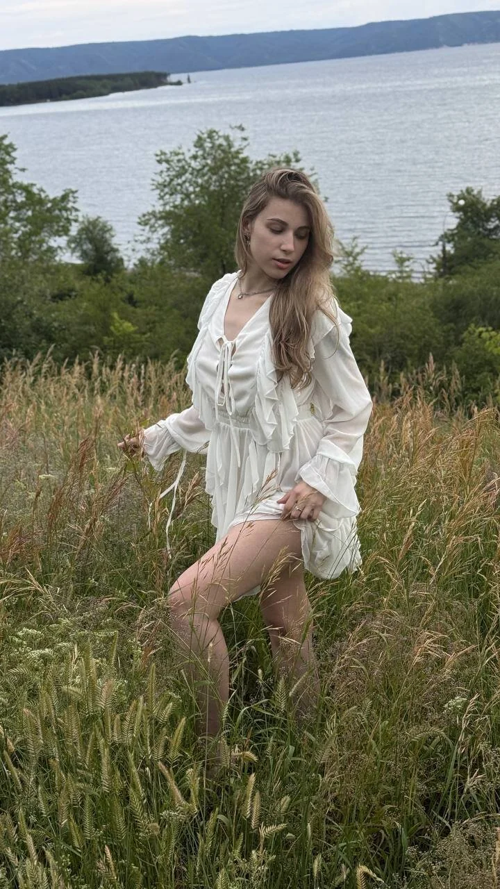 XXX Porn Photo of Nude EllieCutes 14