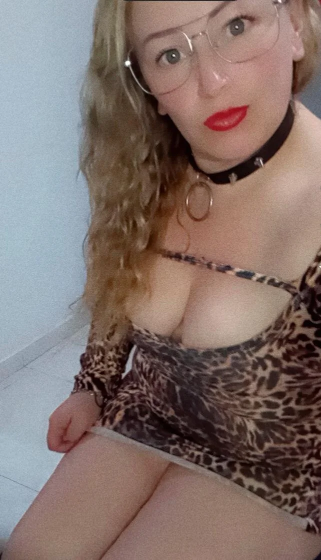 XXX Porn Photo of Nude emperabigbootybigass 4