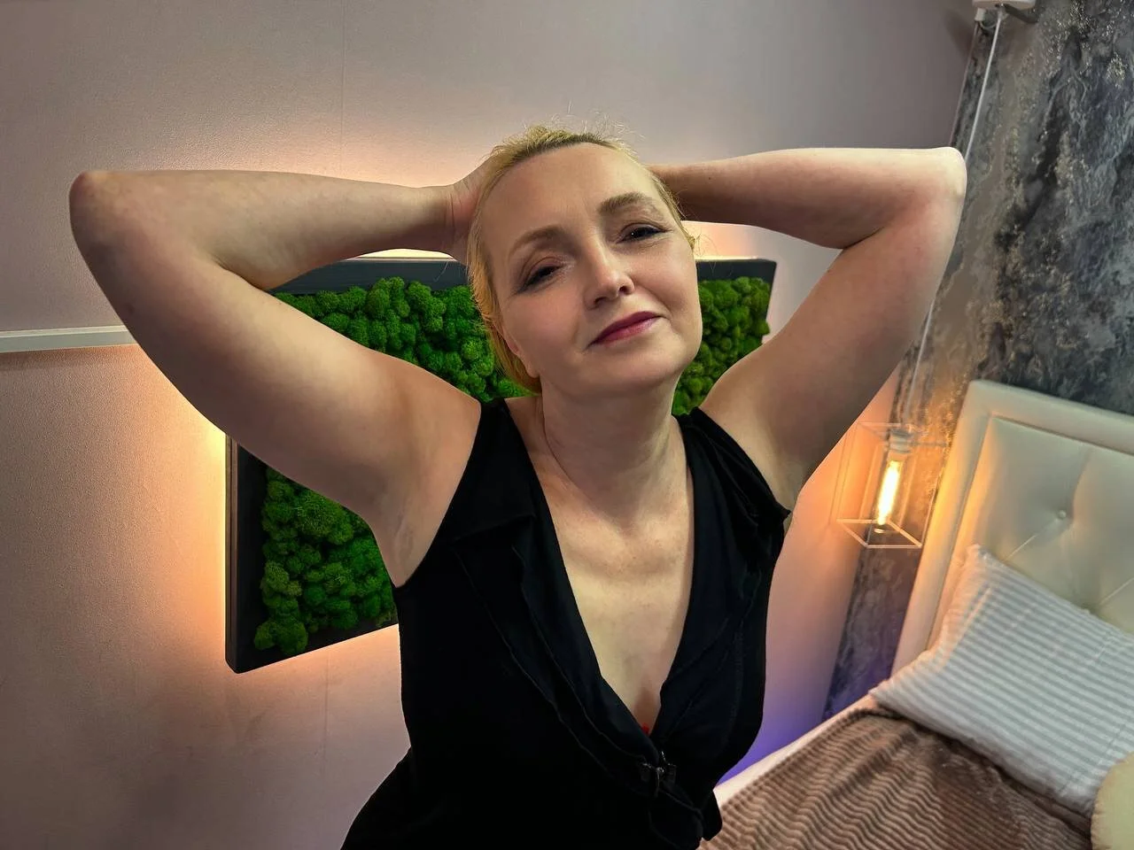 XXX Porn Photo of Nude Karen_Villis 1