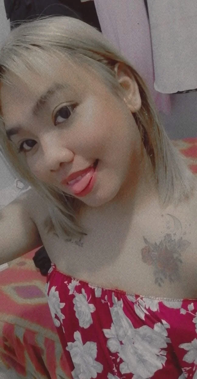 XXX Porn Photo of Nude Urmassivehugecockmolly 1