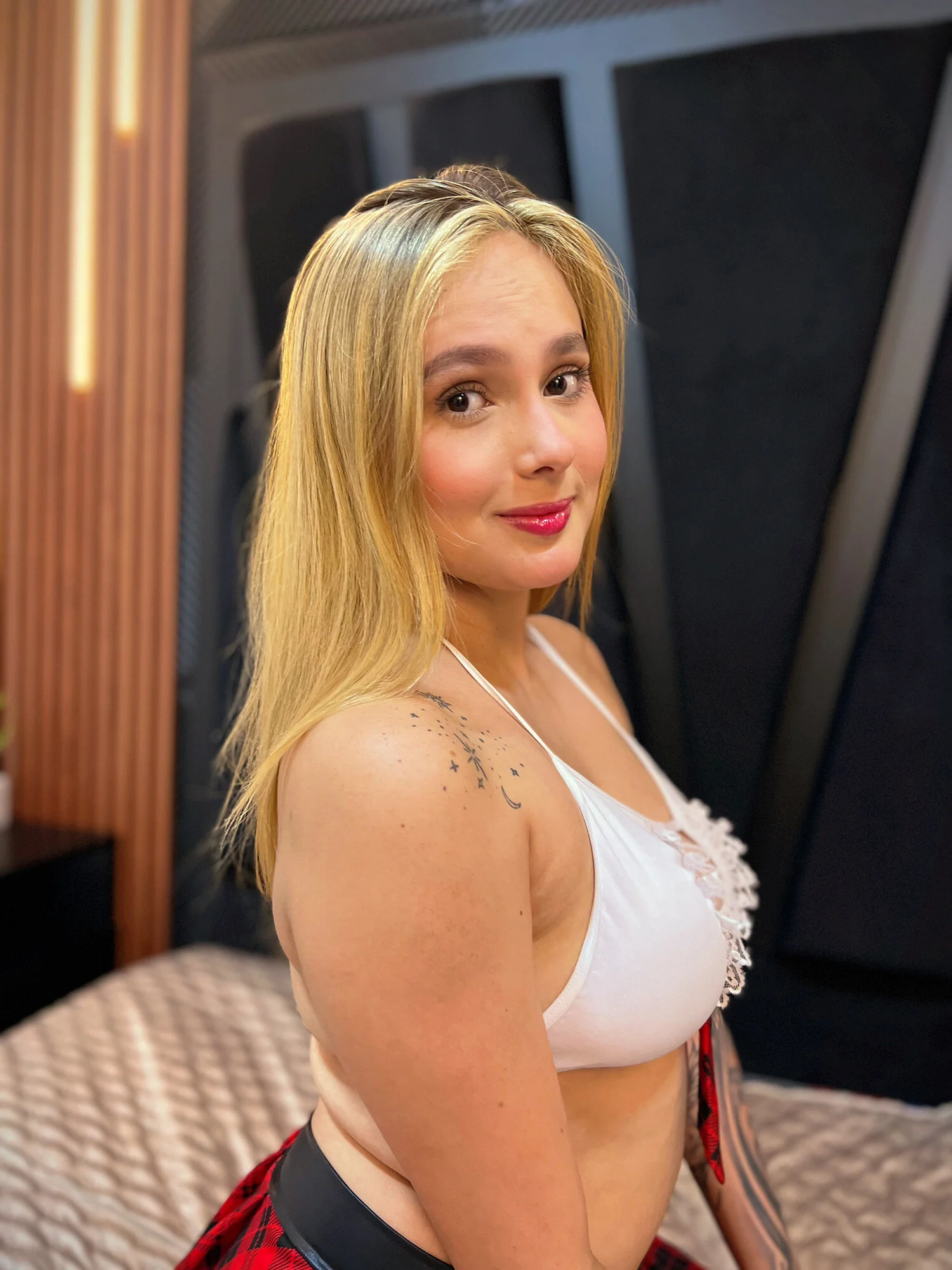 XXX Porn Photo of Nude Emmaa_white_ 5