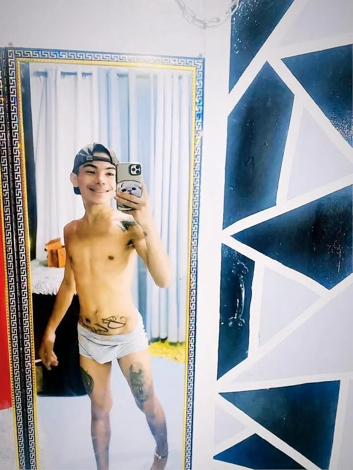 XXX Porn Photo of Nude MrGOLDENBOY 4