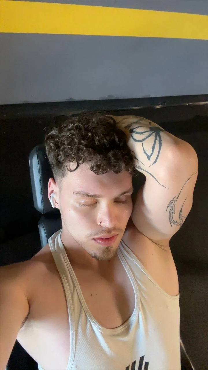 XXX Porn Photo of Nude CurlyStarX 2