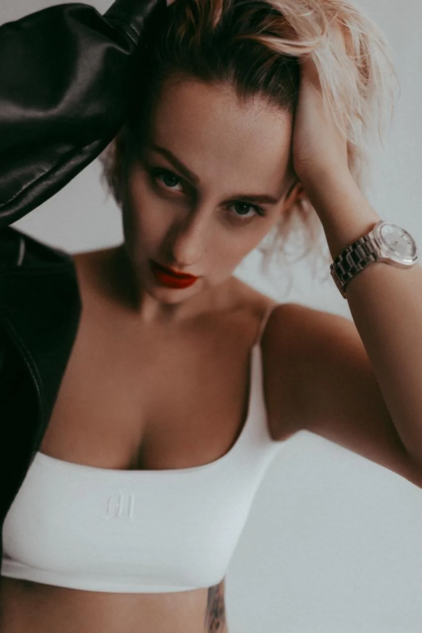 XXX Porn Photo of Nude Avery_Wilson 6