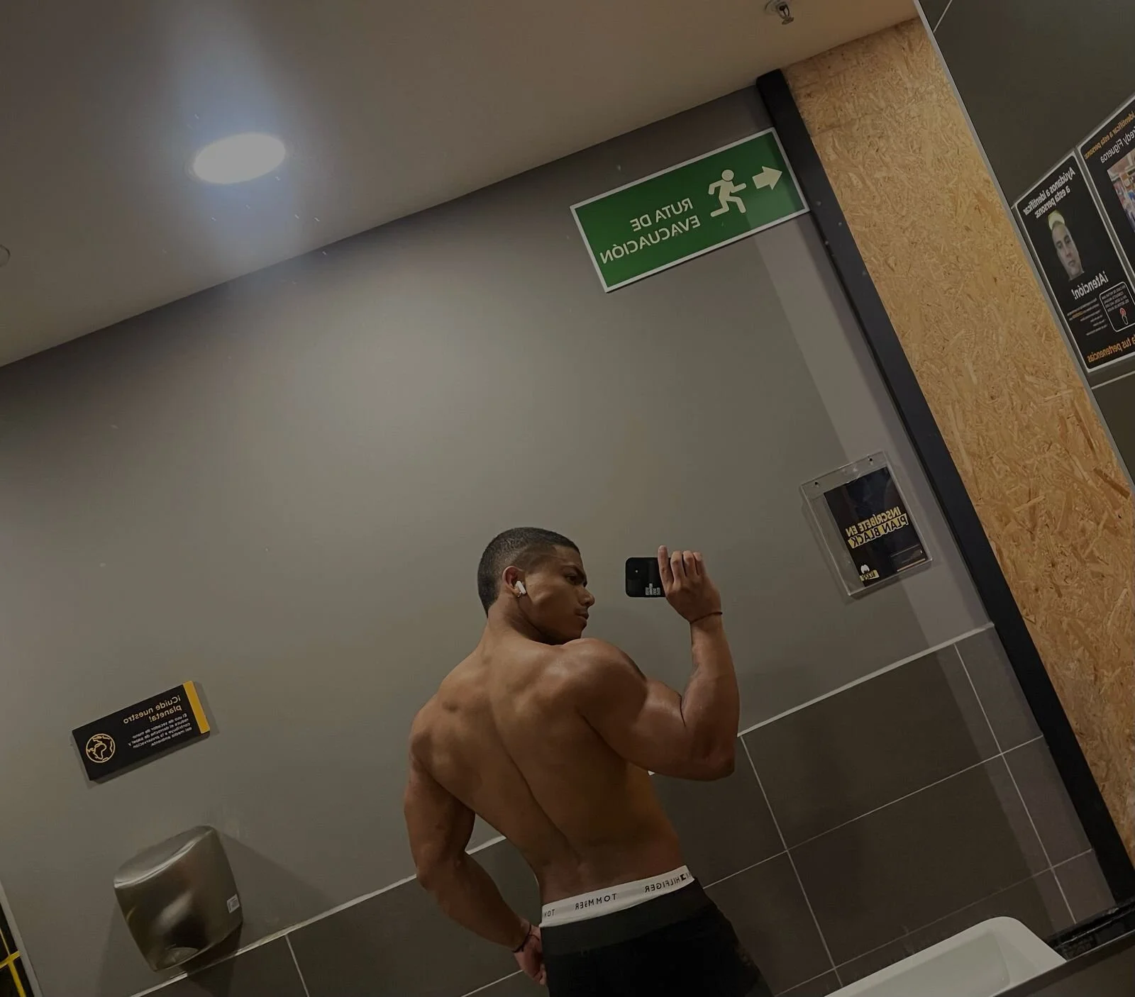 XXX Porn Photo of Nude XavierColeman 2