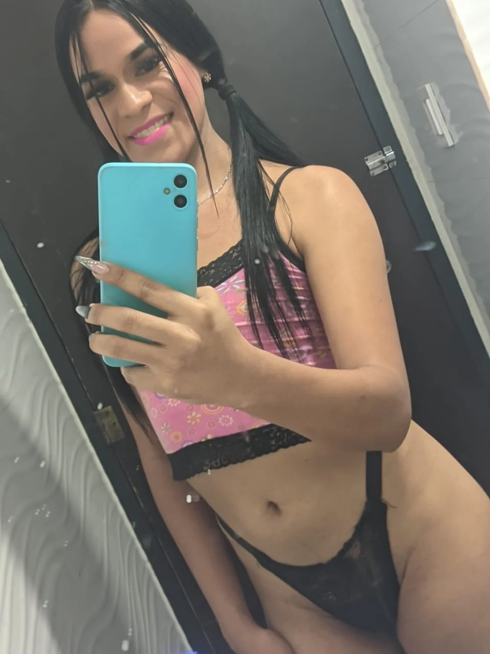 XXX Porn Photo of Nude Karlaa_Hernandez_ 9