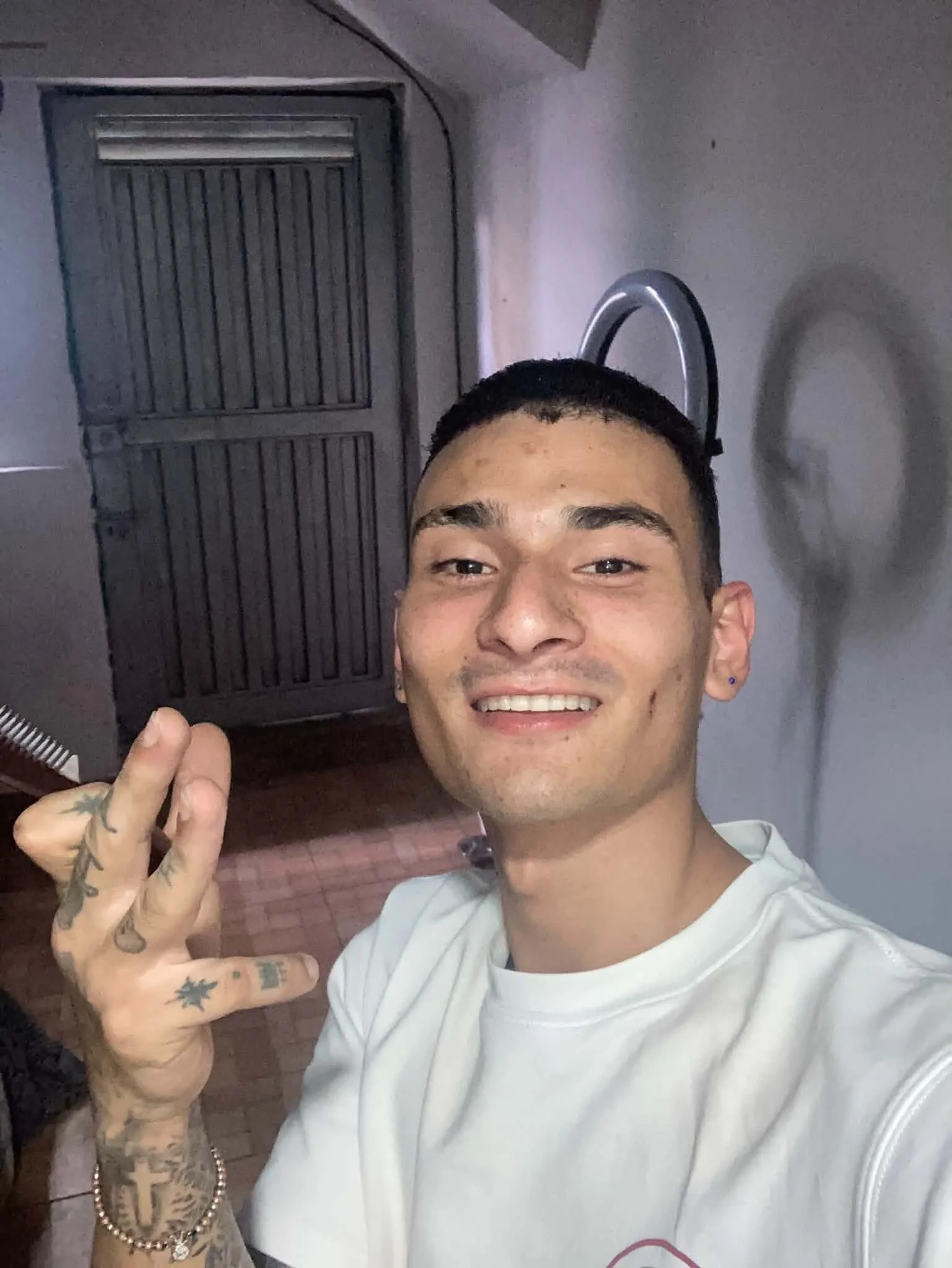 XXX Porn Photo of Nude Exotic_Boy777Z 1