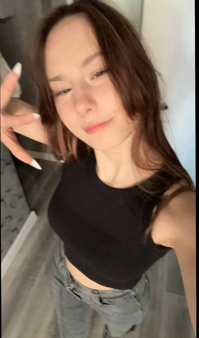 XXX Porn Photo of Nude emmelieflorence 24
