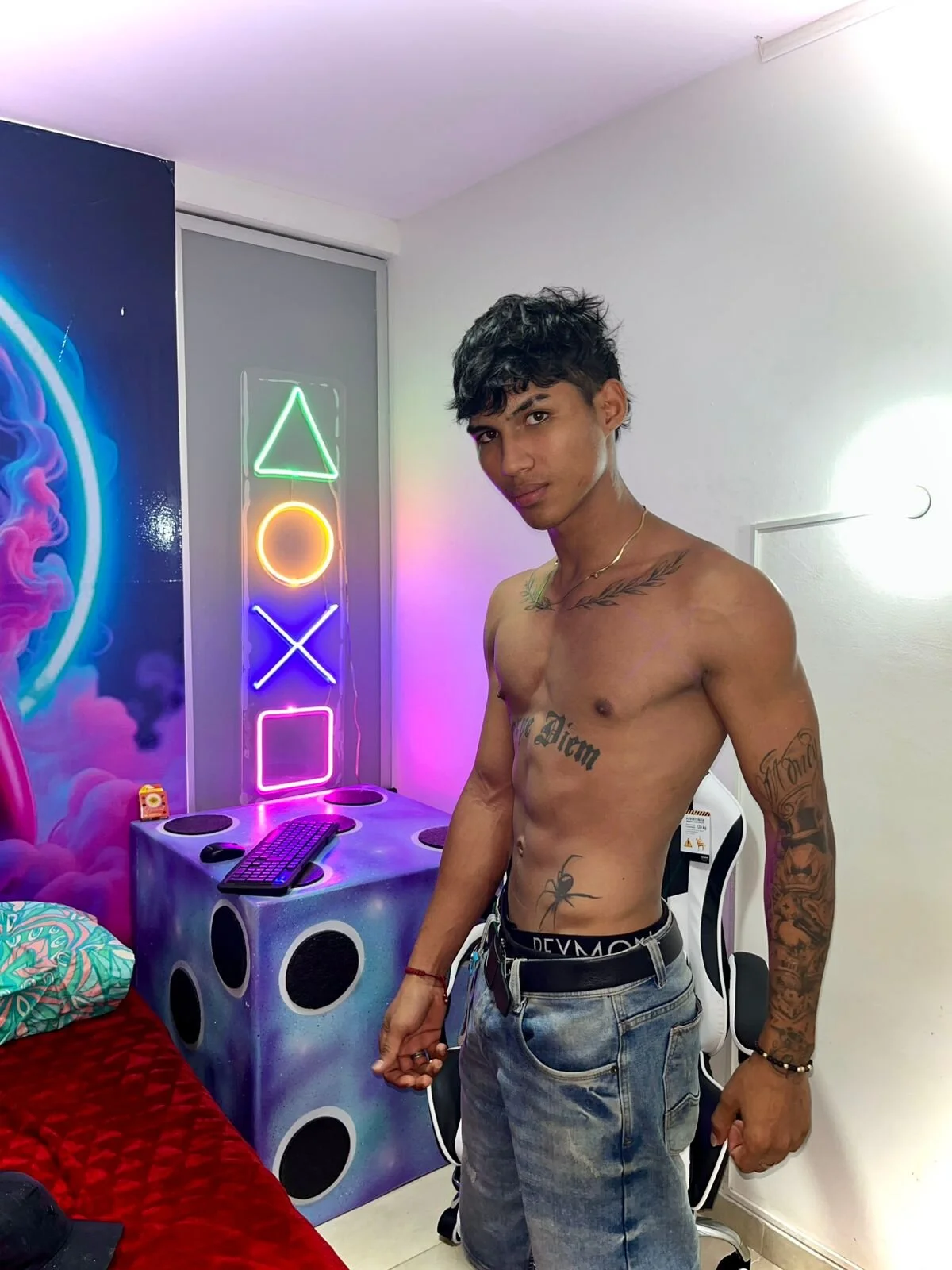 XXX Porn Photo of Nude luka_big18 5