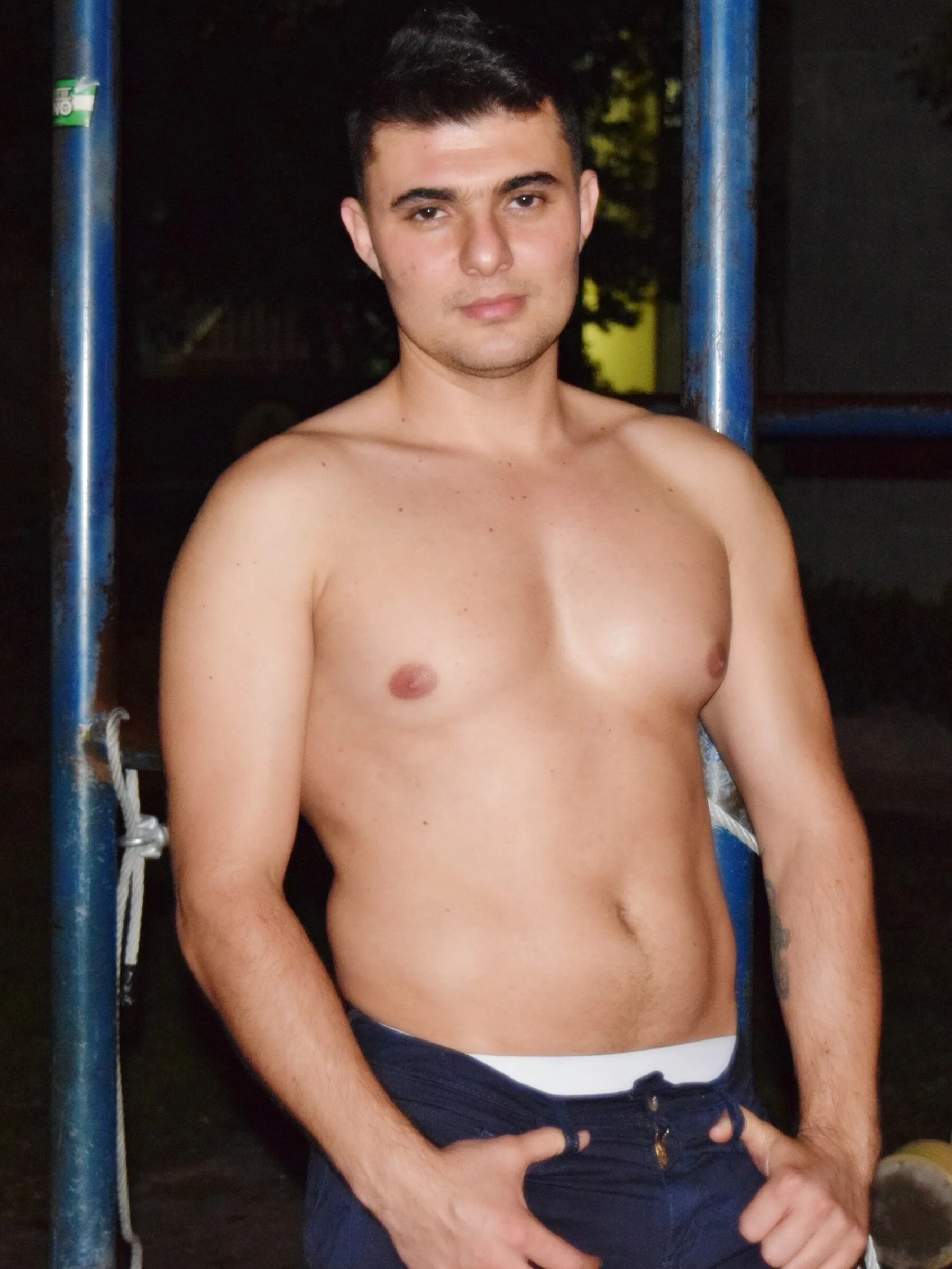 XXX Porn Photo of Nude AndrethMuller 11