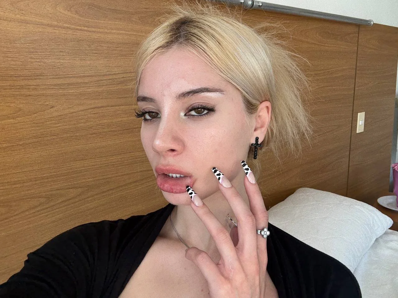XXX Porn Photo of Nude st_uirt 3