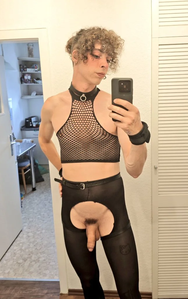 XXX Porn Photo of Nude space_emma 4