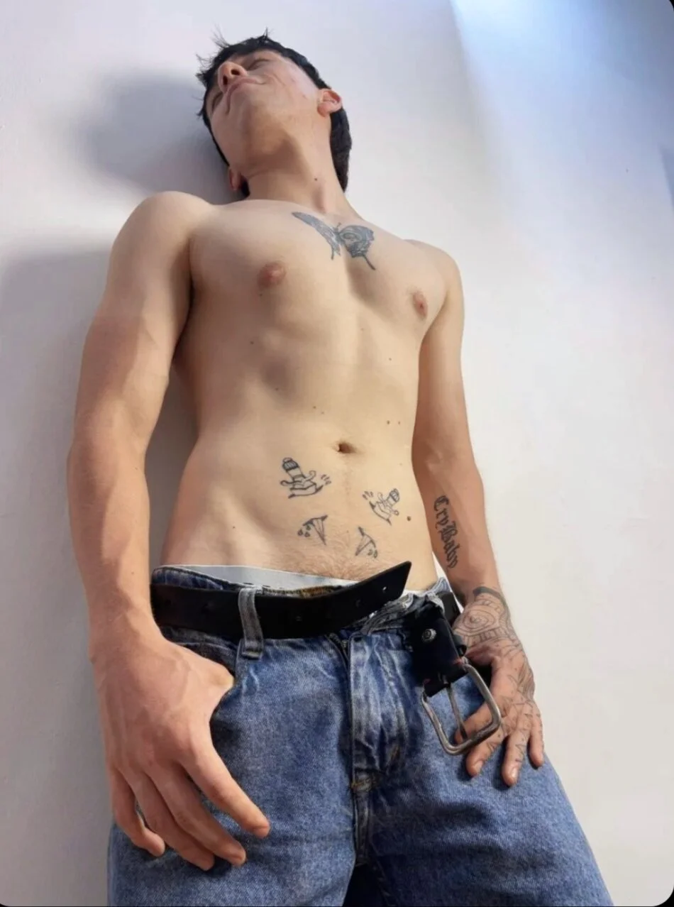 XXX Porn Photo of Nude Logan_sixxer 7