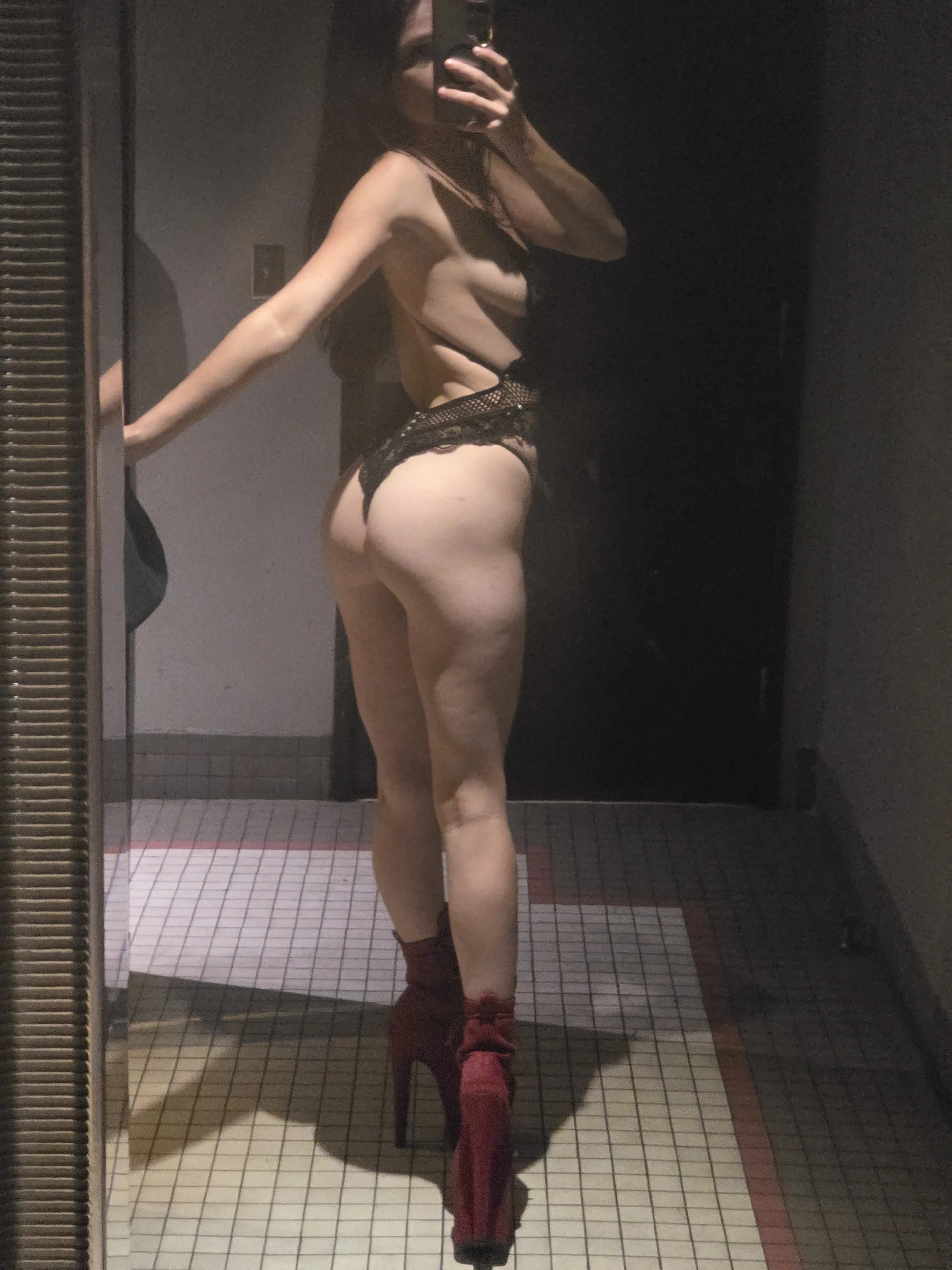 XXX Porn Photo of Nude thingzdobvibbin 6