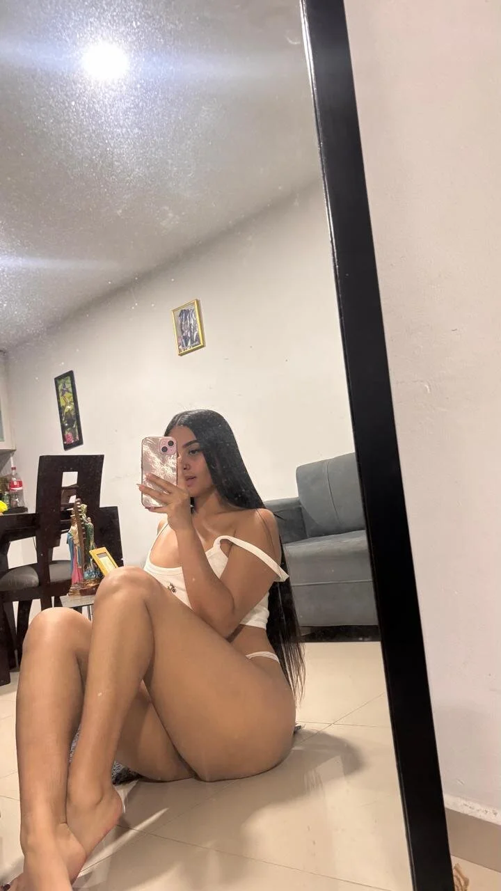 XXX Porn Photo of Nude scarleettdoll 1