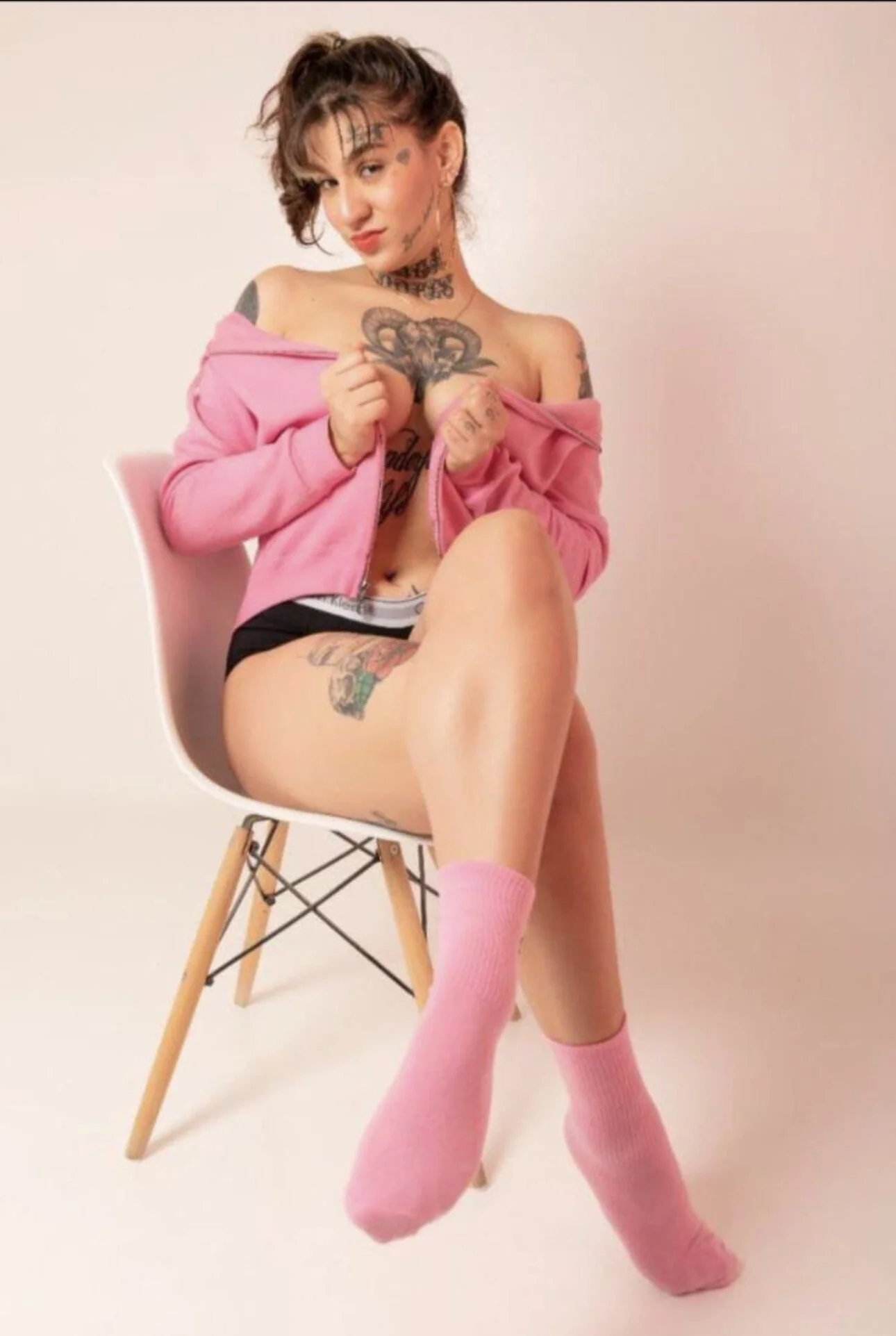 XXX Porn Photo of Nude Mia_ink1111 7