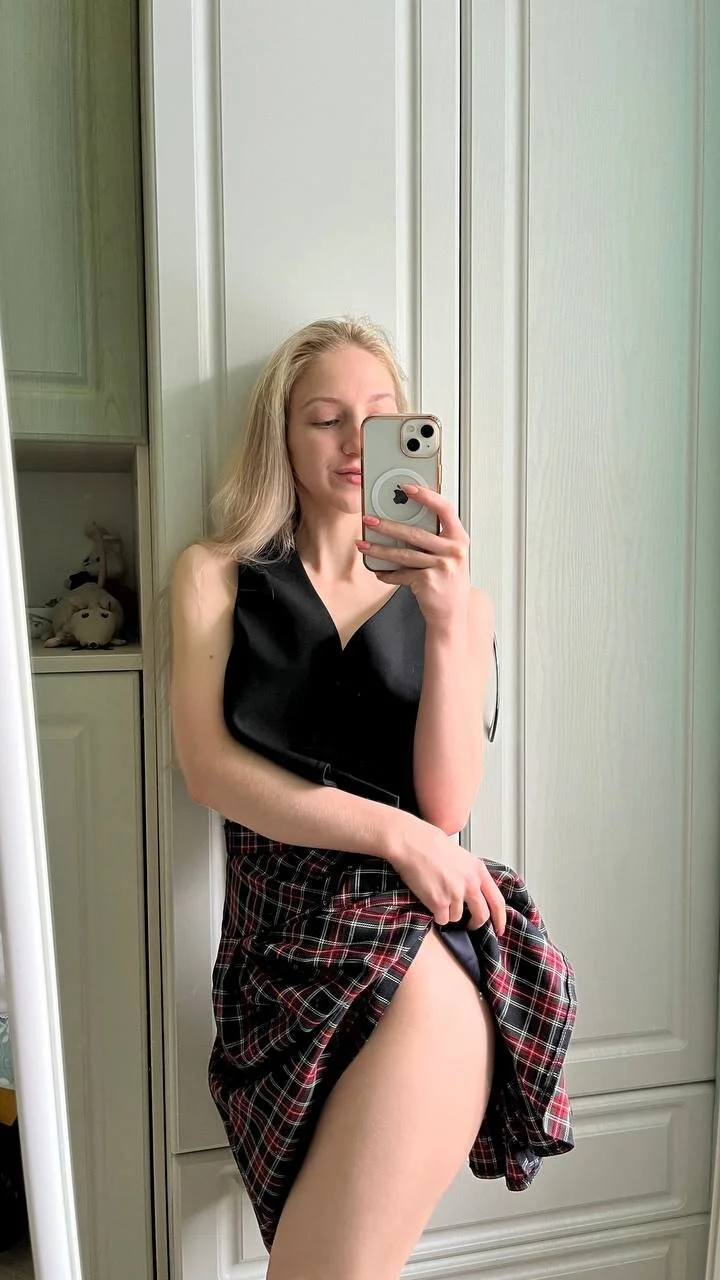 XXX Porn Photo of Nude Emilly_Hart 57