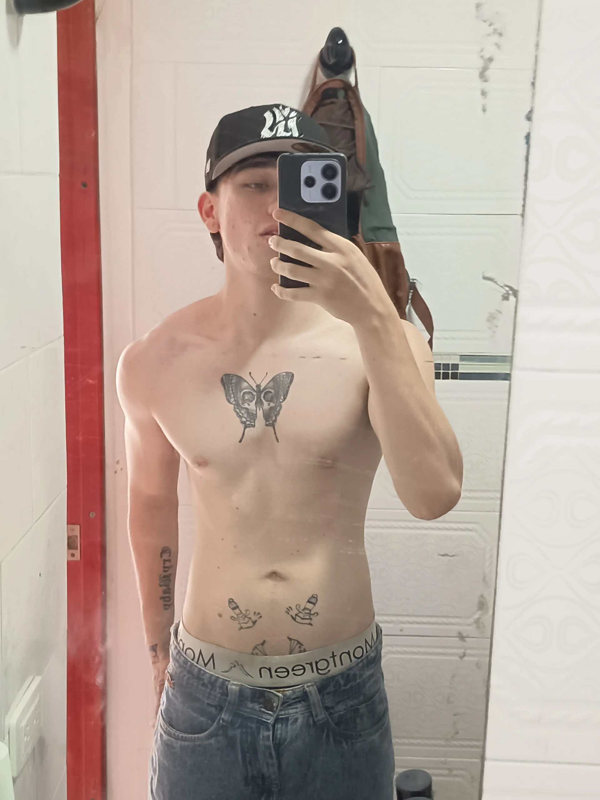 XXX Porn Photo of Nude Logan_sixxer 2