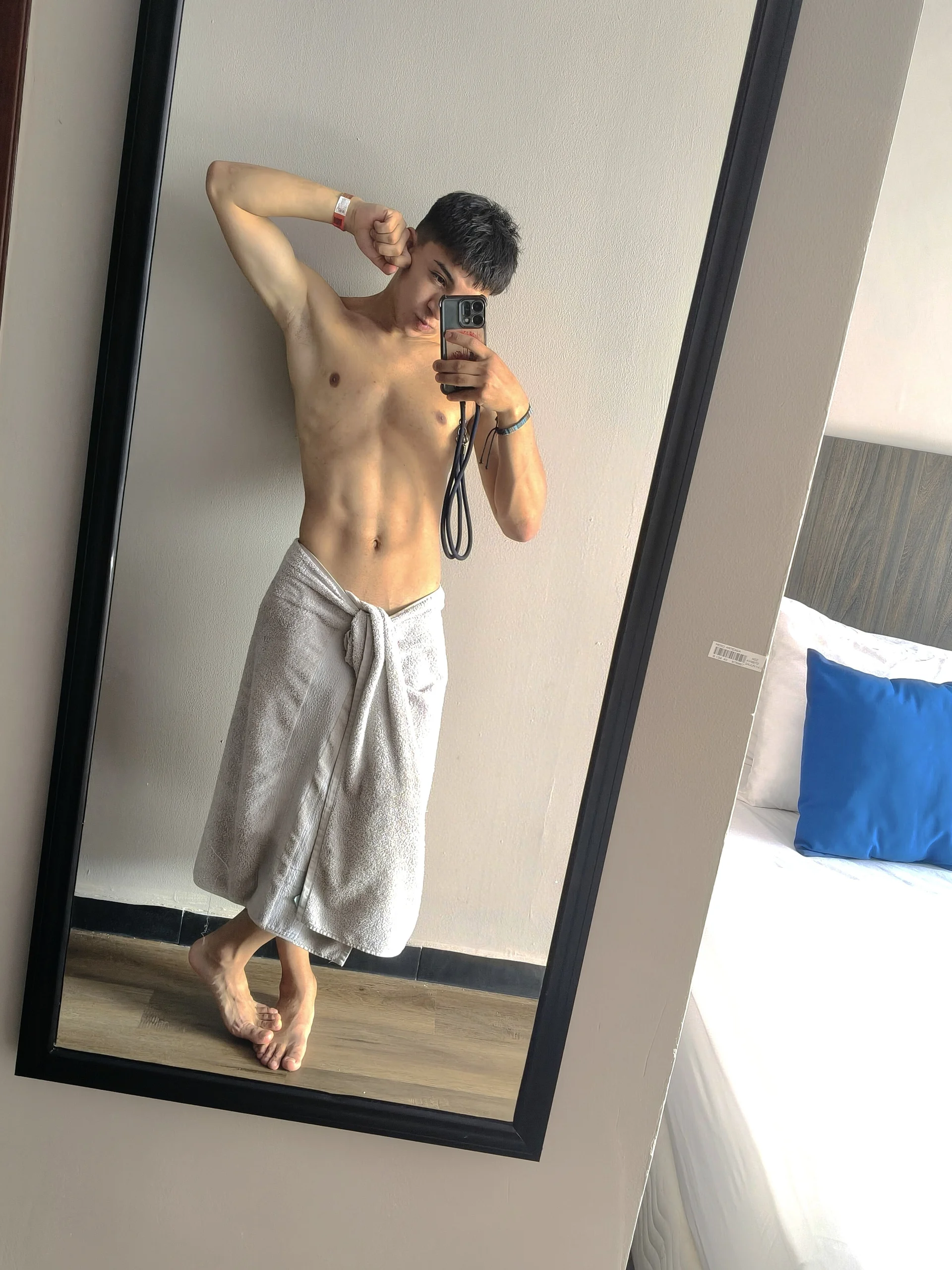 XXX Porn Photo of Nude joji__spencer 13