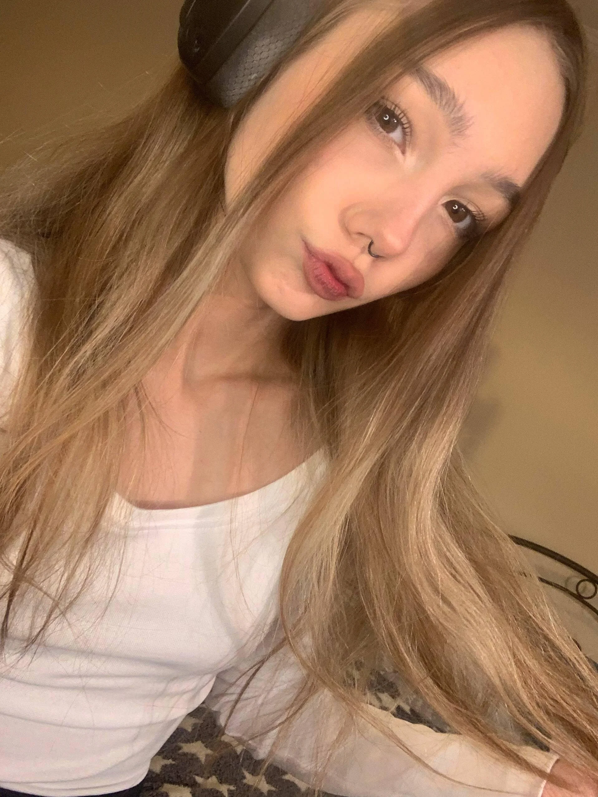 XXX Porn Photo of Nude HoneyComfy 15