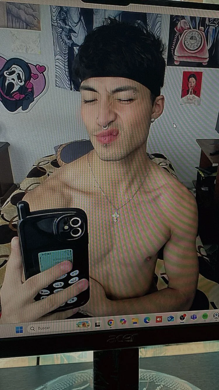 XXX Porn Photo of Nude dylan_fun18 10