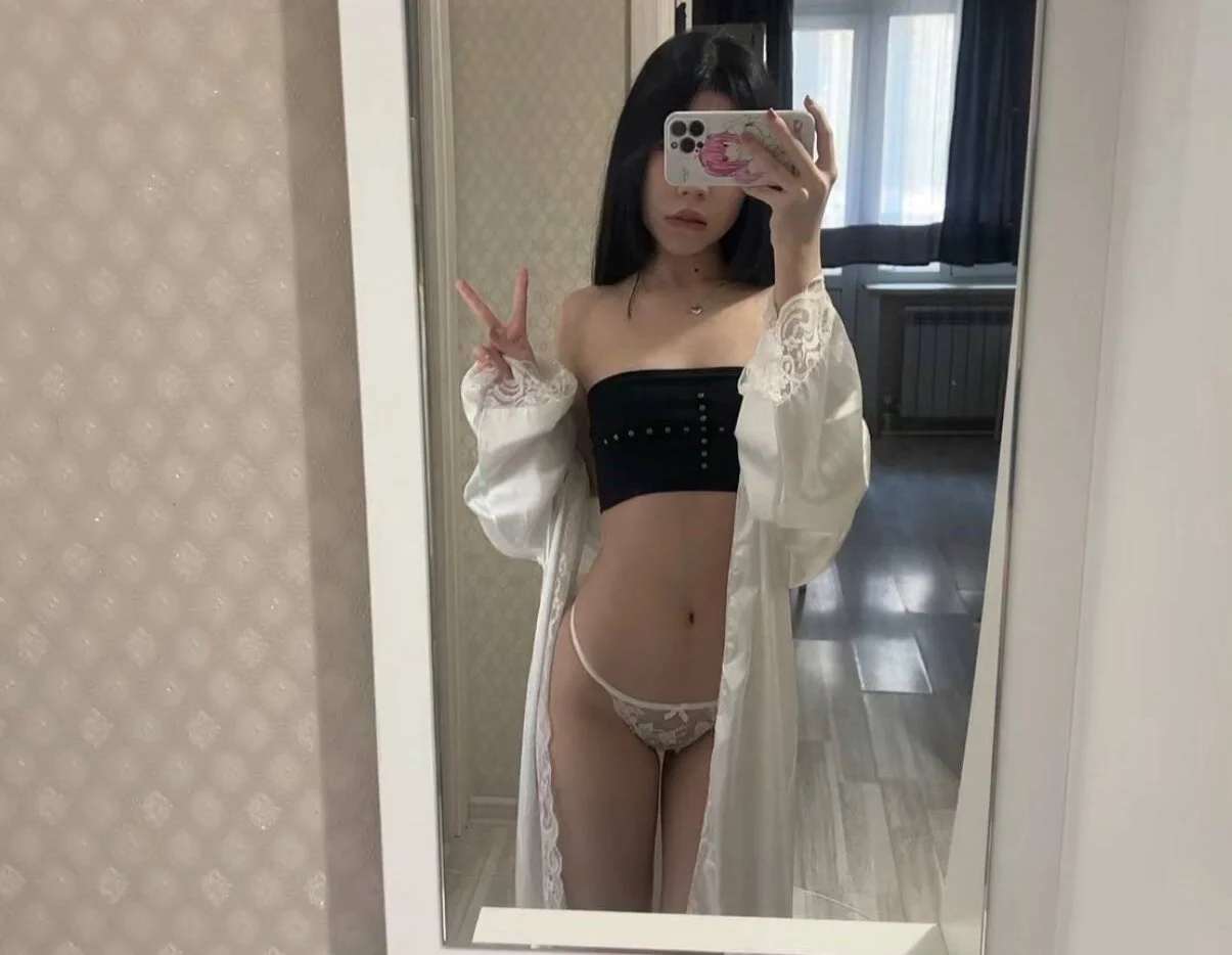 XXX Porn Photo of Nude AprilOnilll 20
