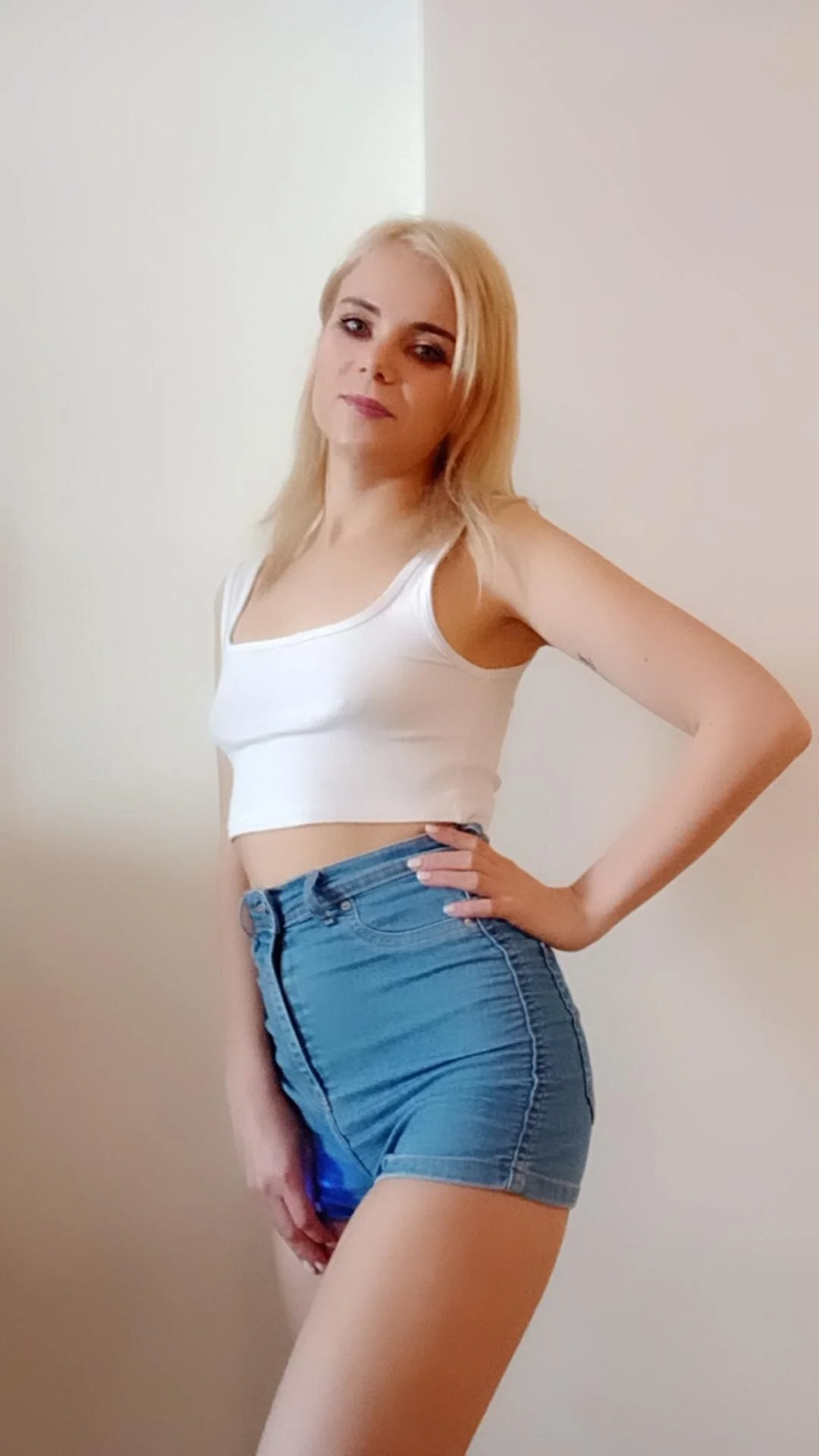 XXX Porn Photo of Nude lovebellagrey 3