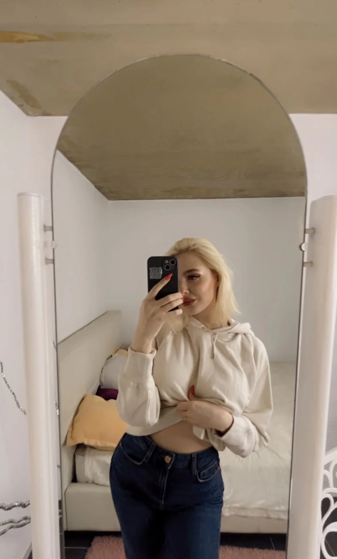 XXX Porn Photo of Nude oliviabr0wn0 4
