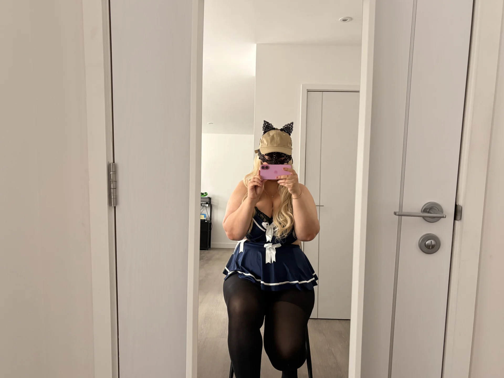 XXX Porn Photo of Nude CurvyEllaX 2