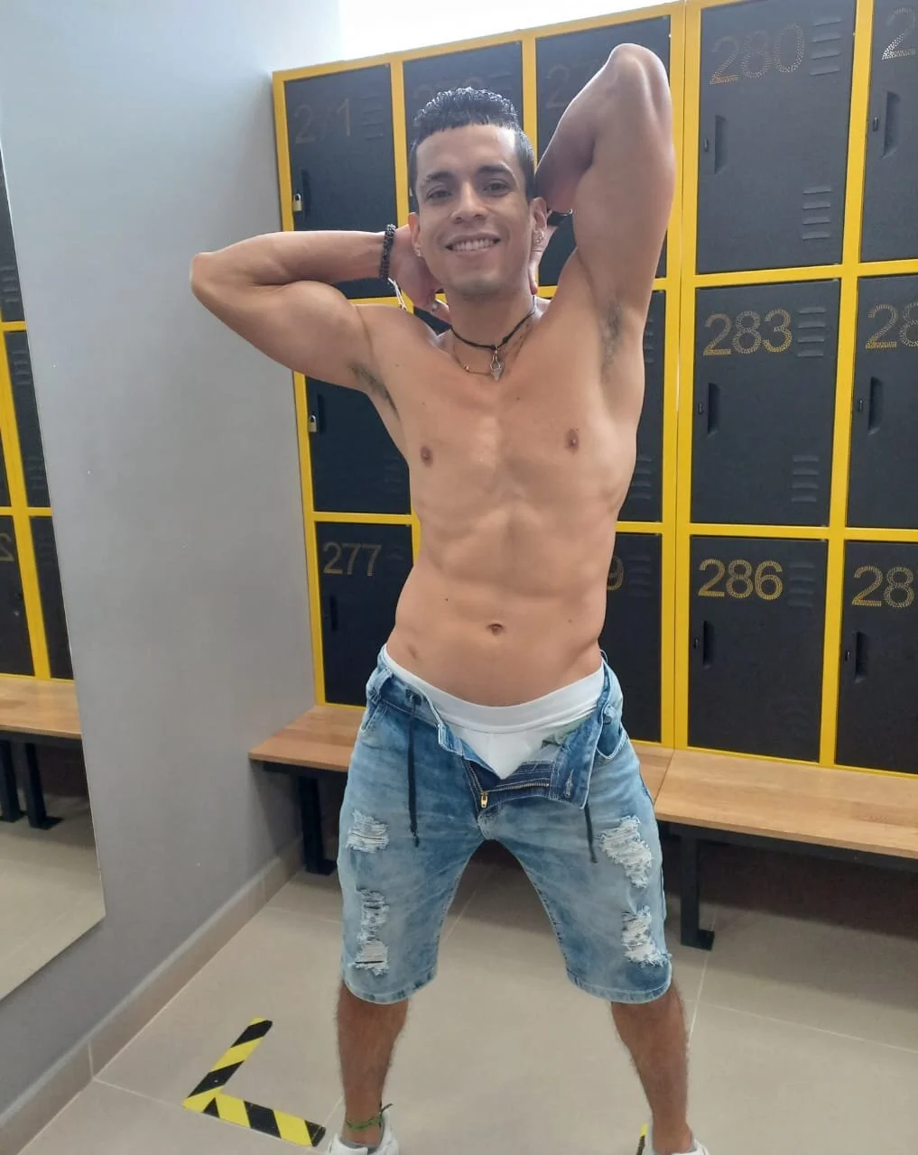 XXX Porn Photo of Nude Brunocuttie94 25