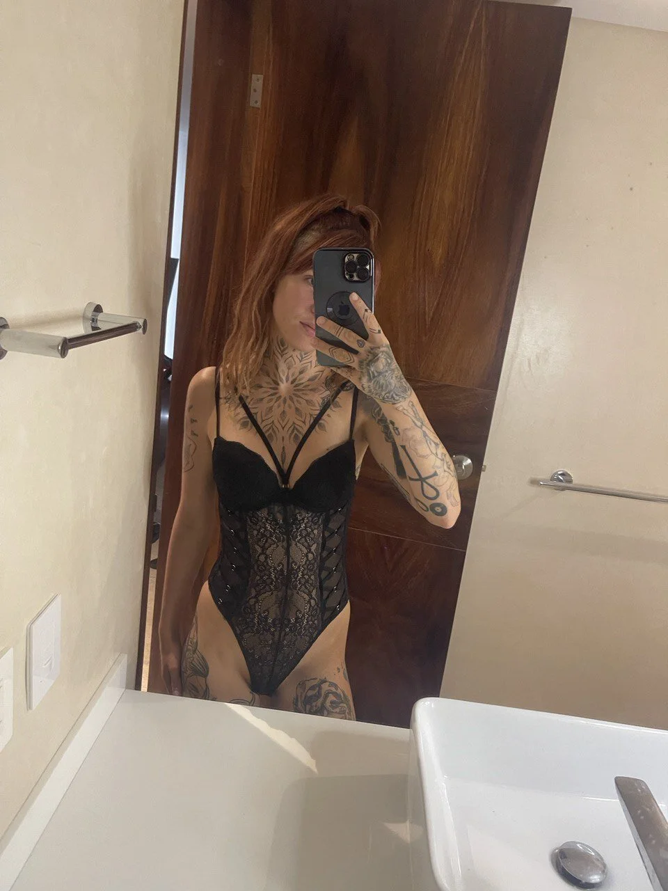 XXX Porn Photo of Nude Izy_cute_ 10