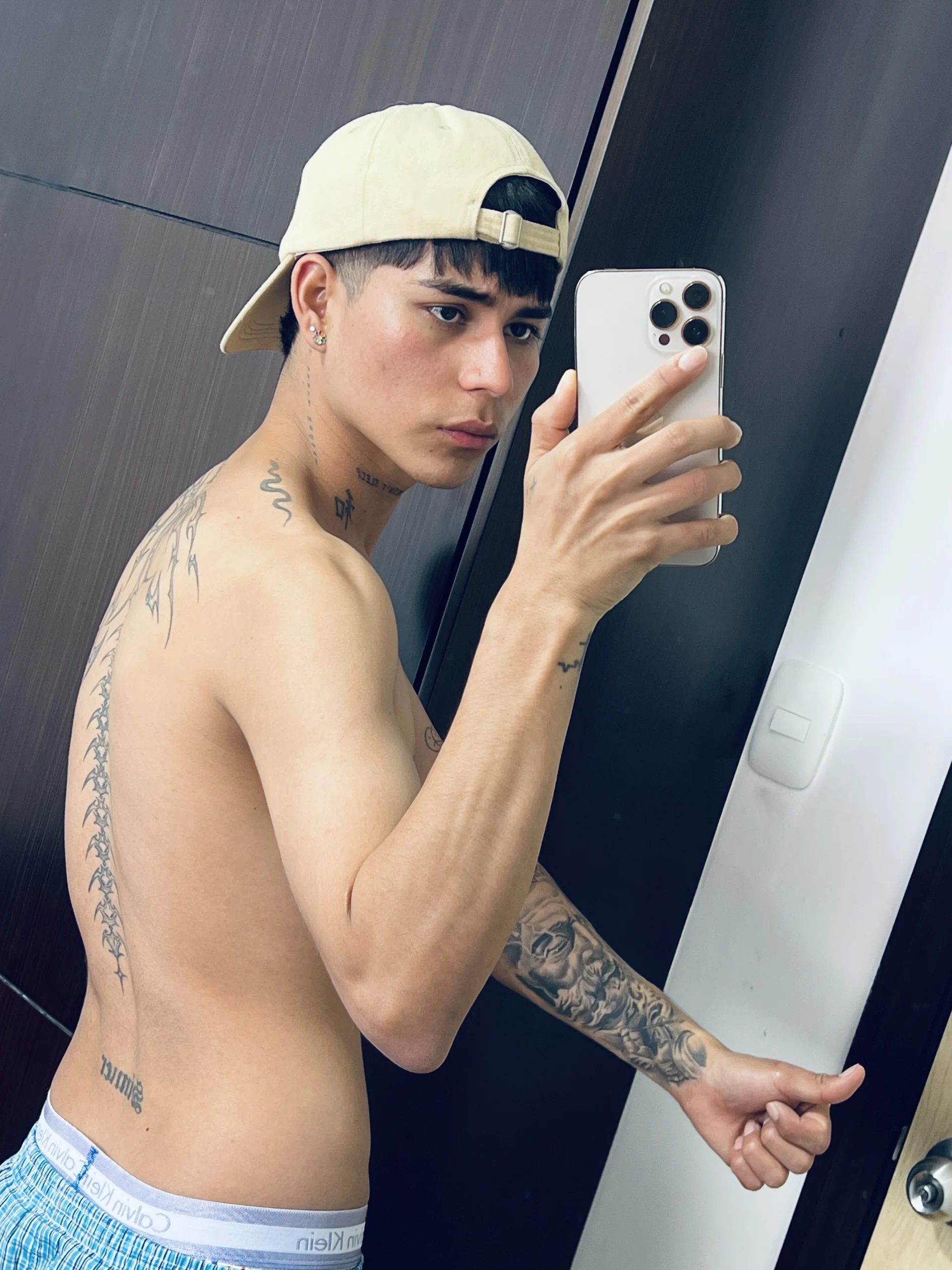 XXX Porn Photo of Nude lukasstrong_ 1