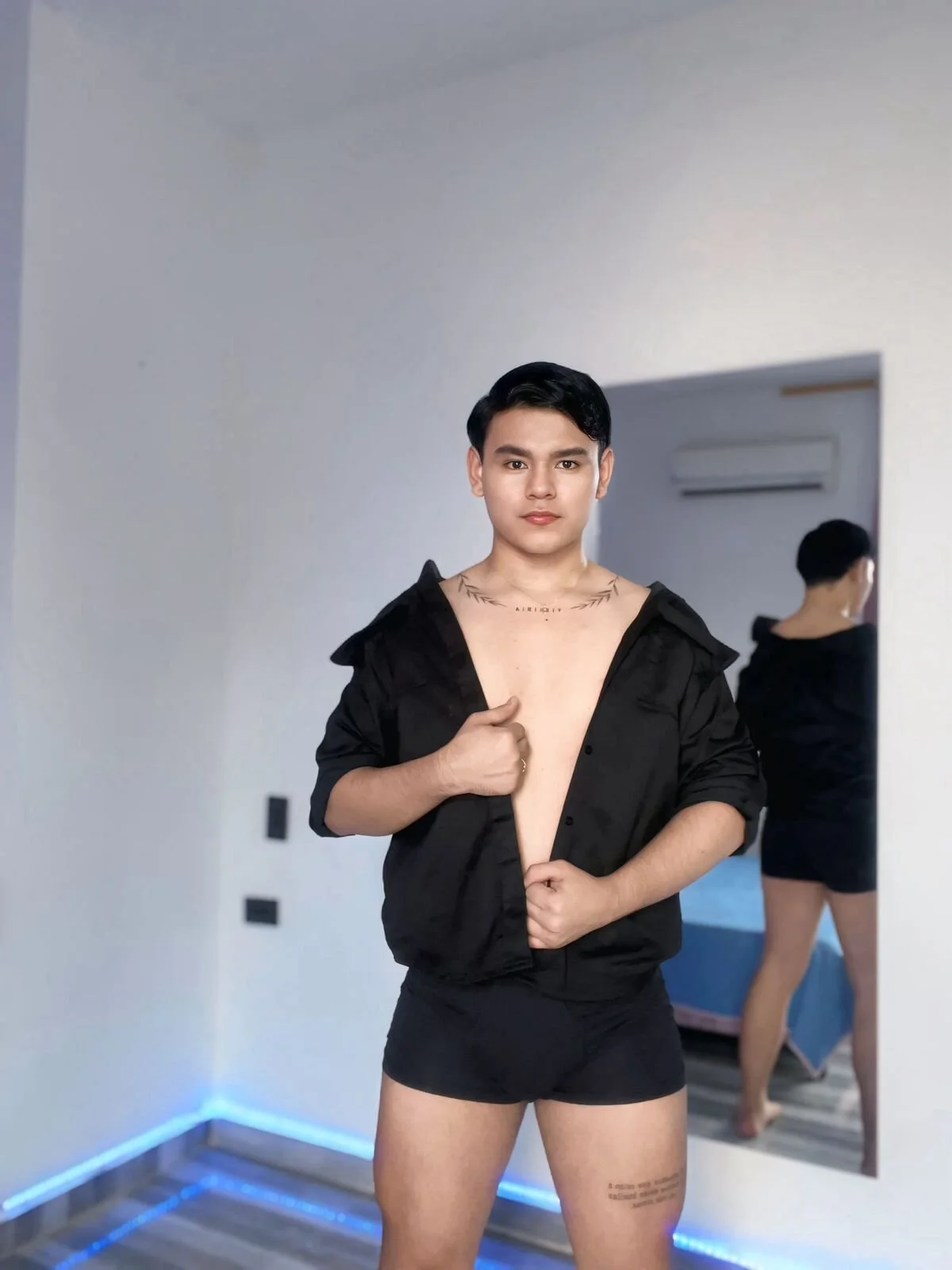 XXX Porn Photo of Nude NoahVance 2
