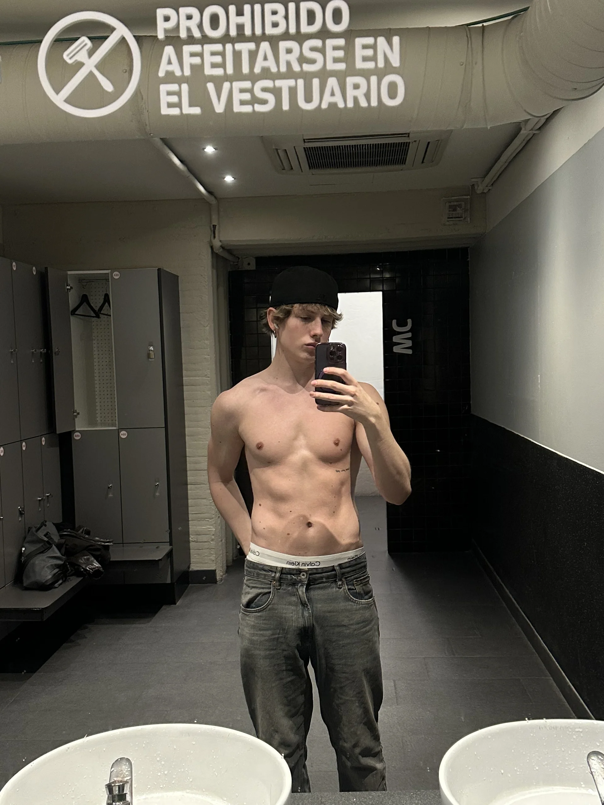 XXX Porn Photo of Nude RobFavorite1 4