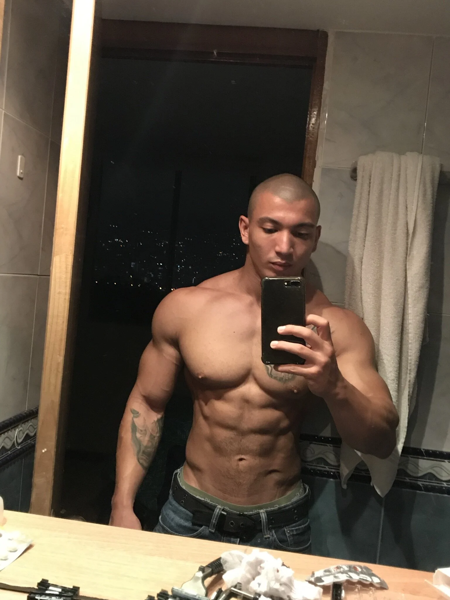 XXX Porn Photo of Nude kevin_jef 1