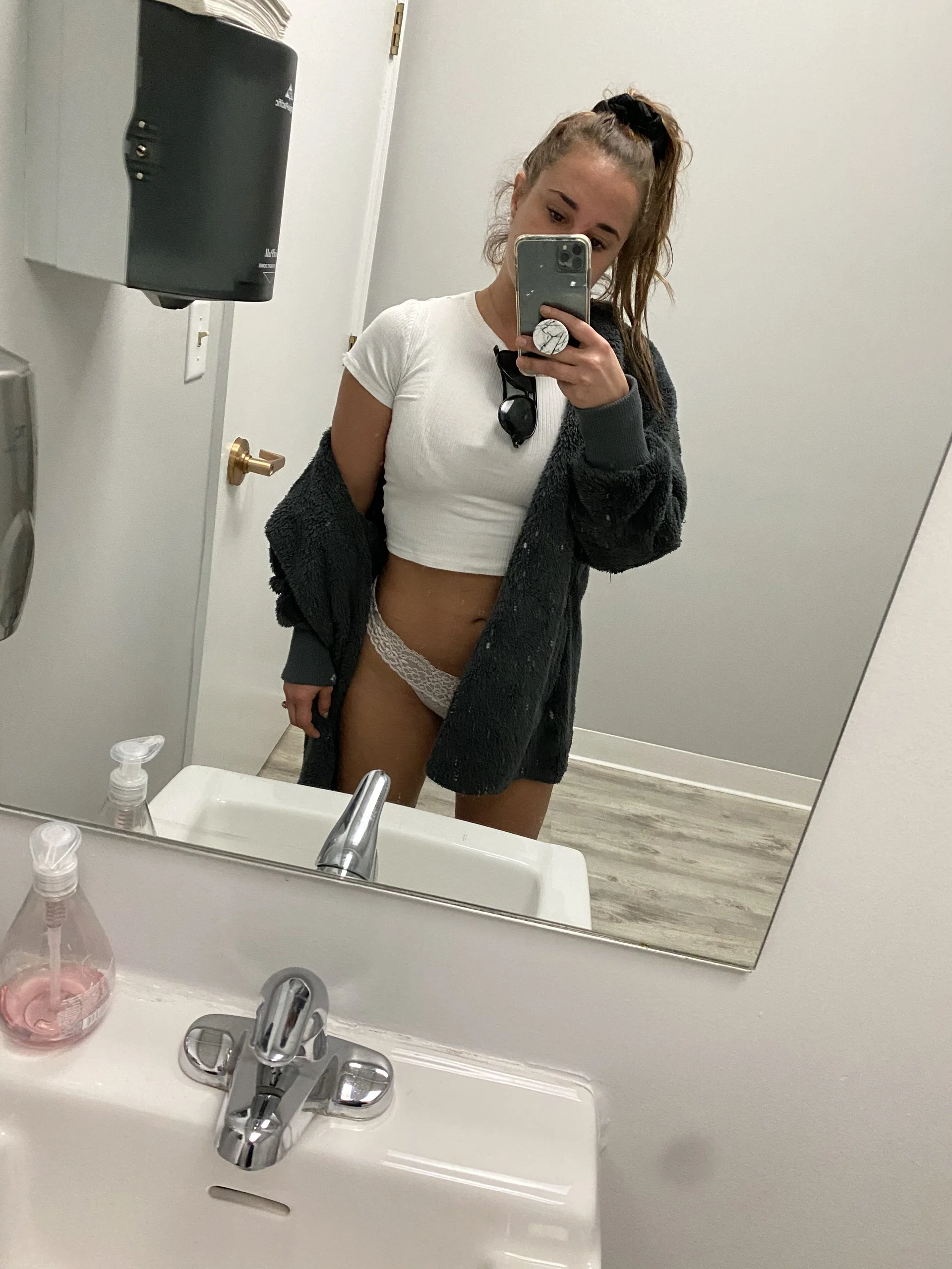 XXX Porn Photo of Nude emmyemmmxoo 2
