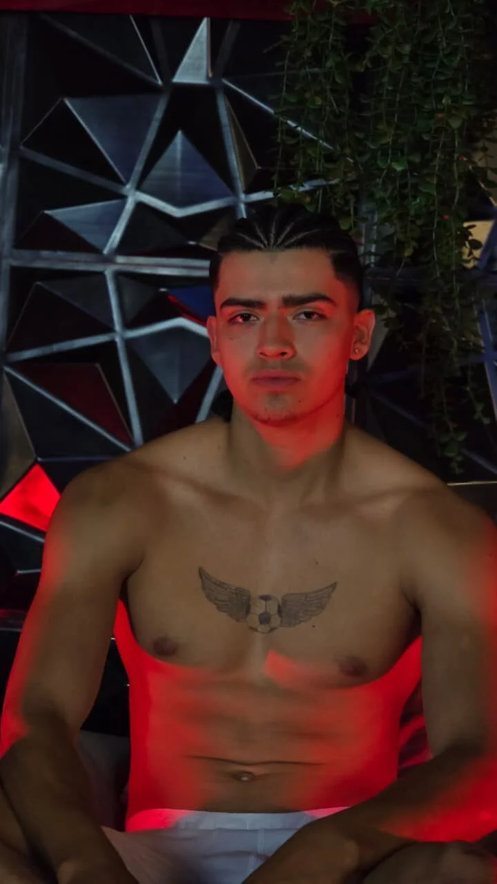 XXX Porn Photo of Nude elliot_colton 1