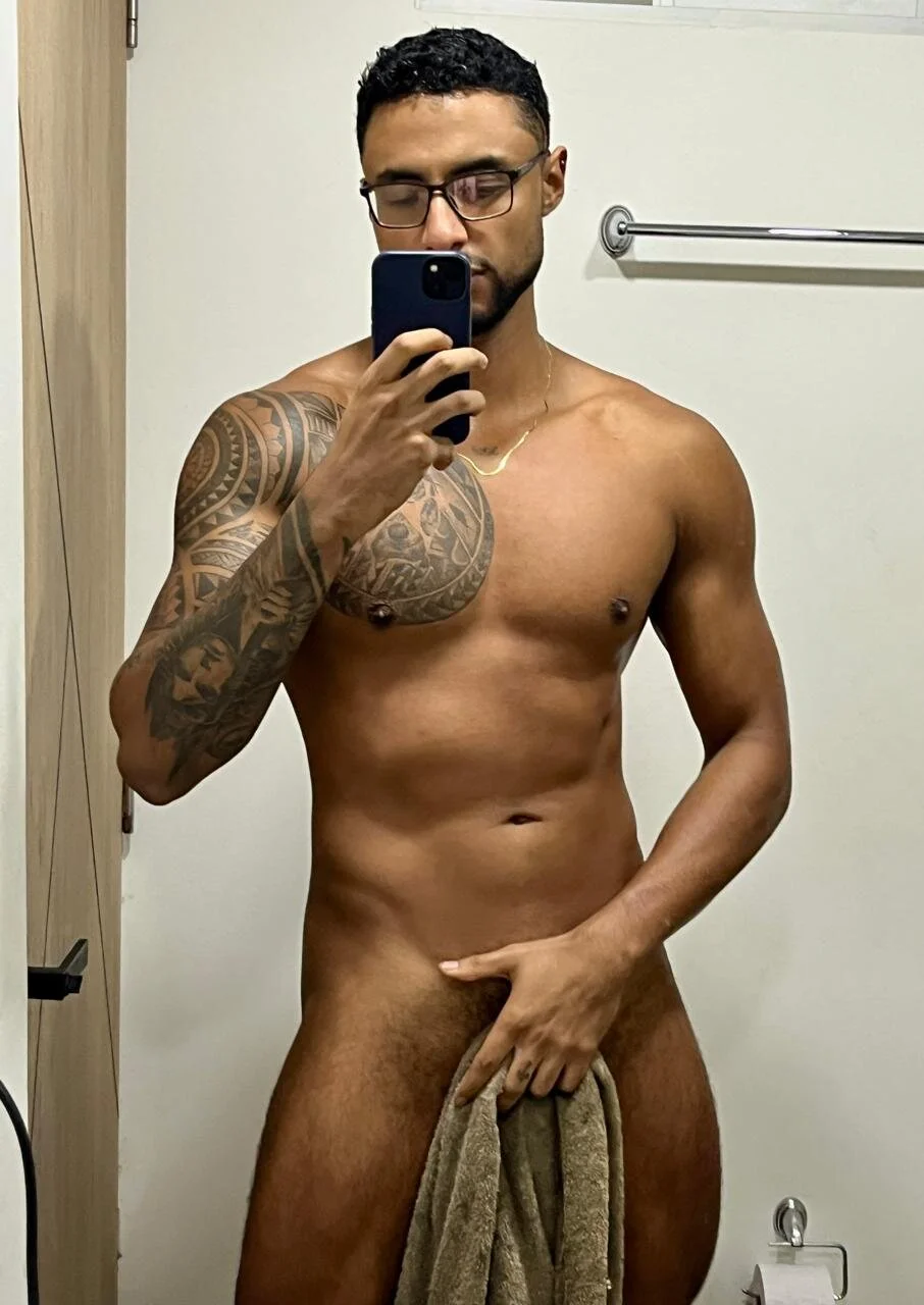 XXX Porn Photo of Nude LiamGarcia1 11