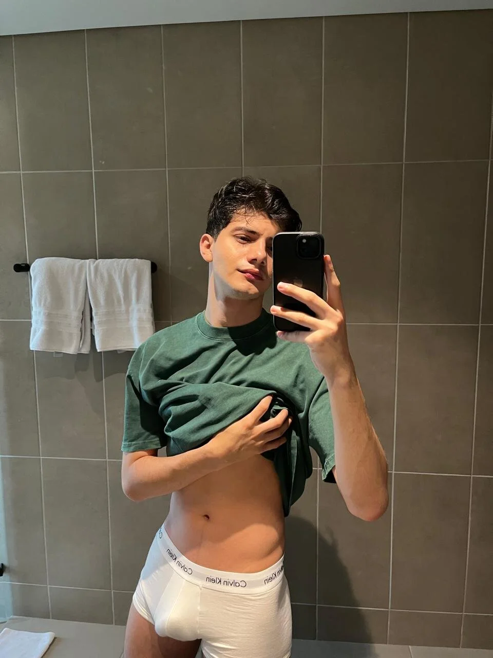 XXX Porn Photo of Nude kyron__jobs 4