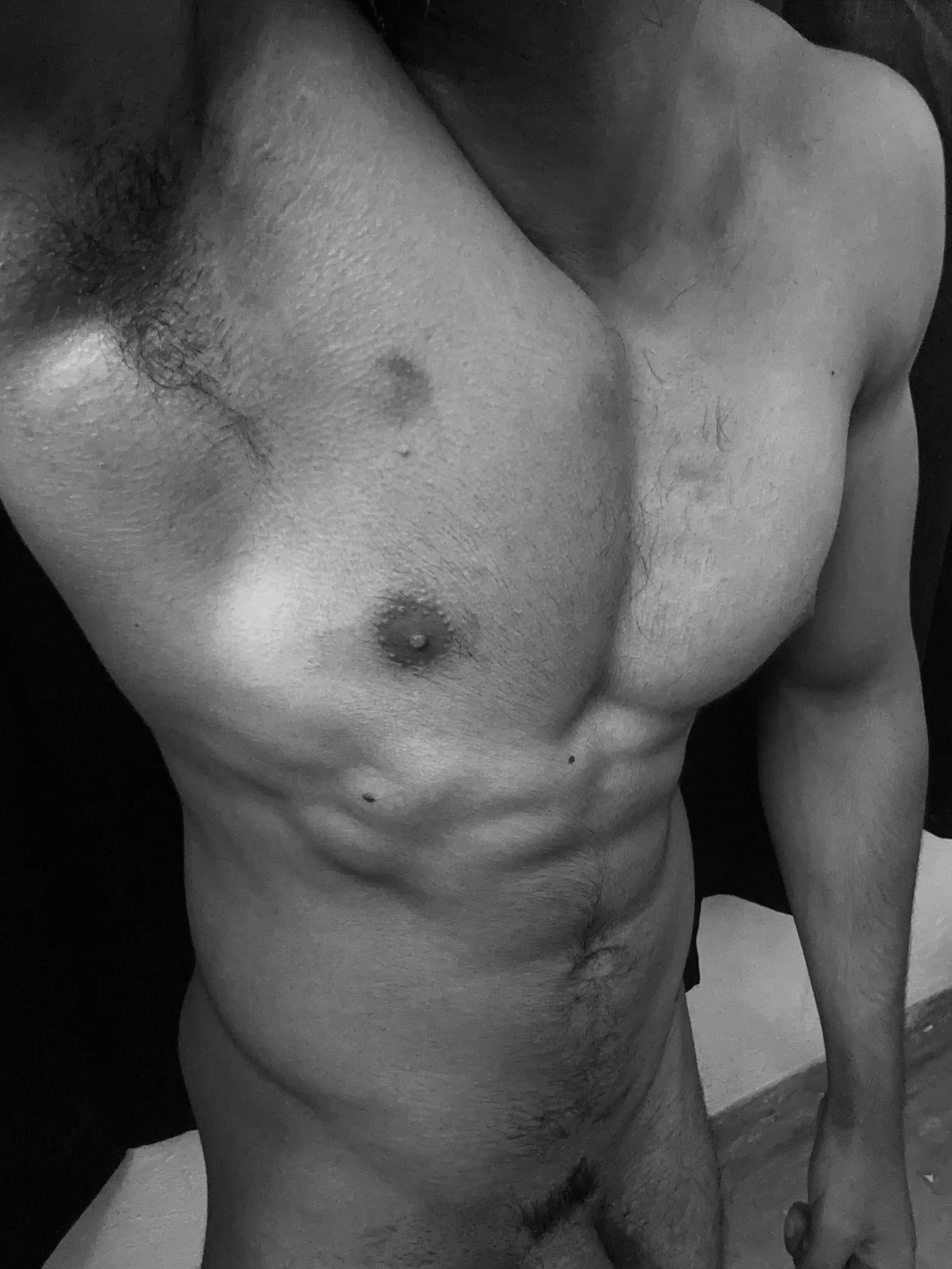 XXX Porn Photo of Nude hot_gym_b0y 1