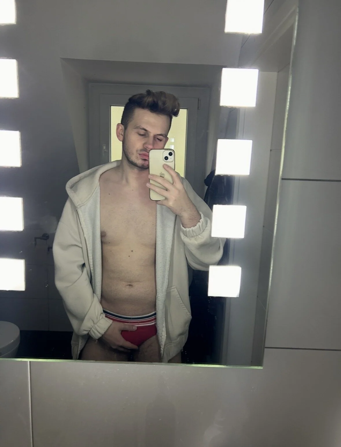 XXX Porn Photo of Nude gayboylevin 1