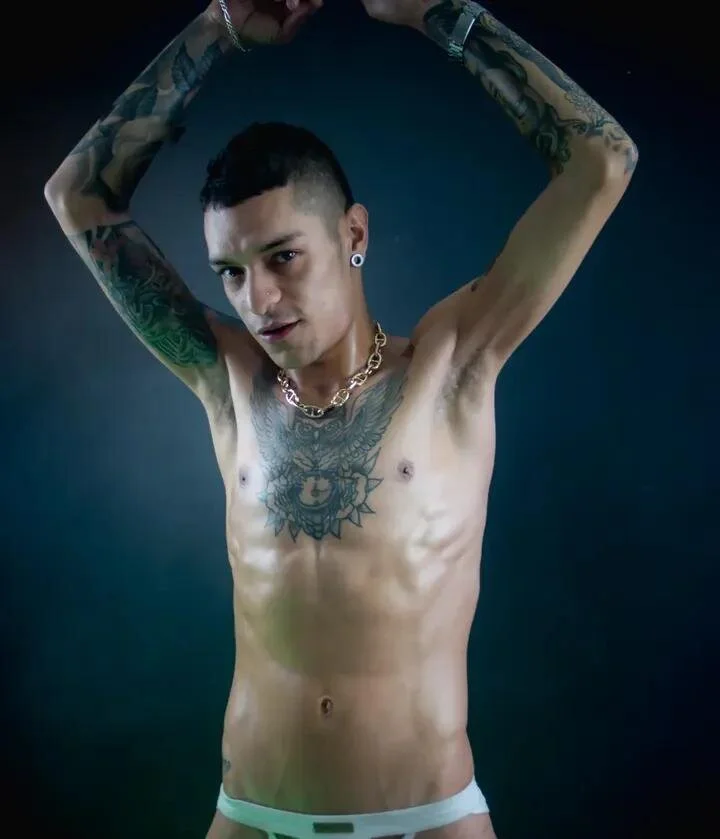 XXX Porn Photo of Nude logan-wollf 7