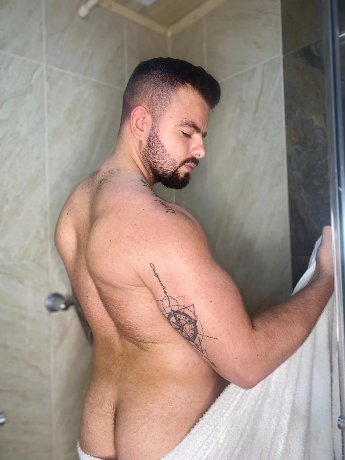 XXX Porn Photo of Nude Johnnygrayson1 7