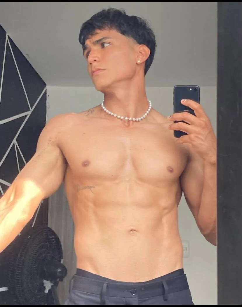 XXX Porn Photo of Nude muscle_boyhorny 18