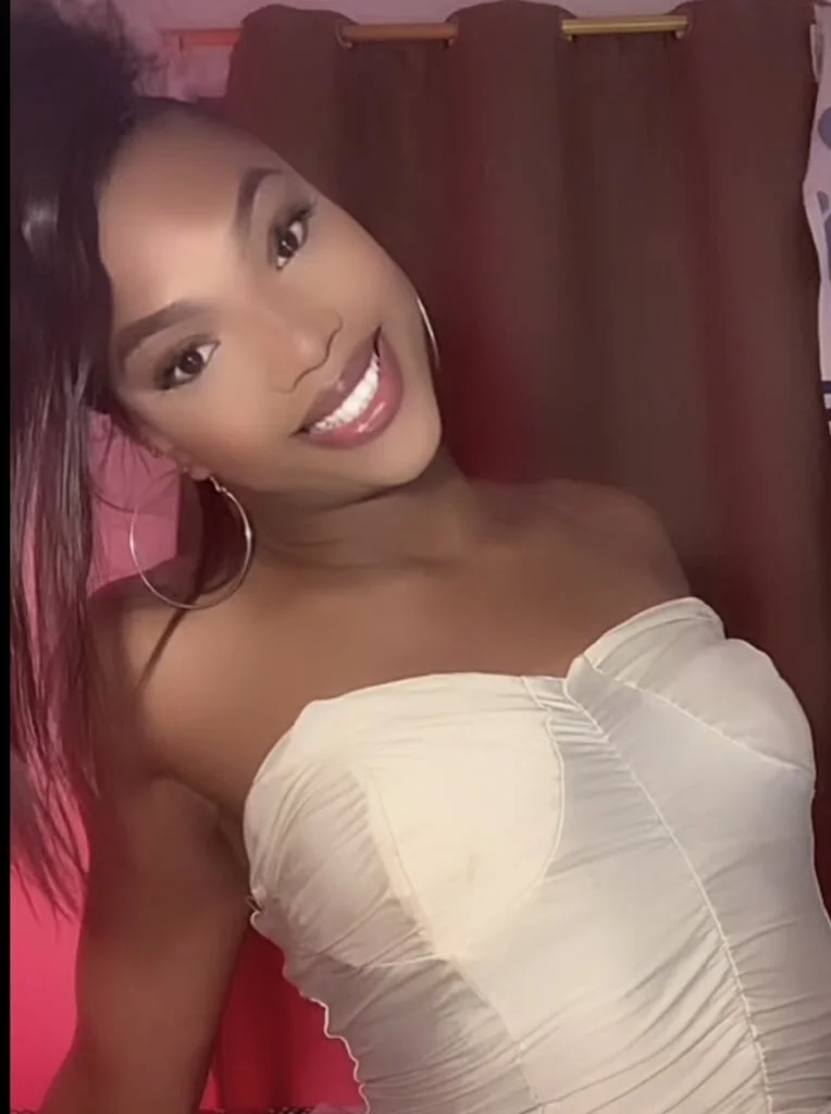 XXX Porn Photo of Nude alahai_queen 4