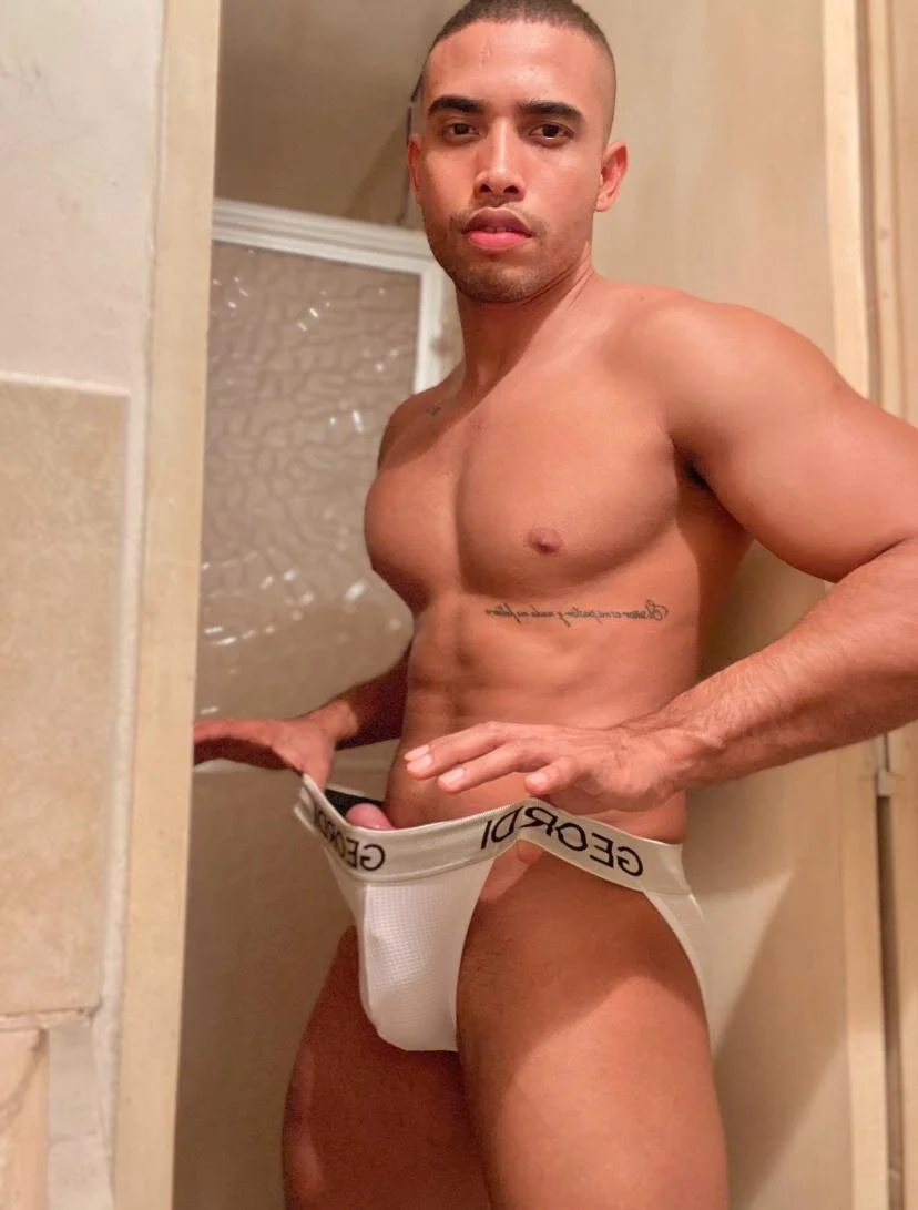 XXX Porn Photo of Nude LincomAmith 21