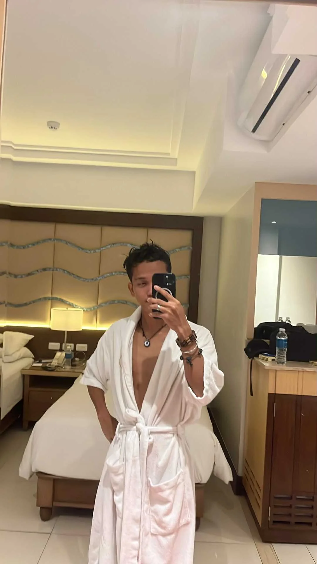 XXX Porn Photo of Nude hugekenbigcock 8