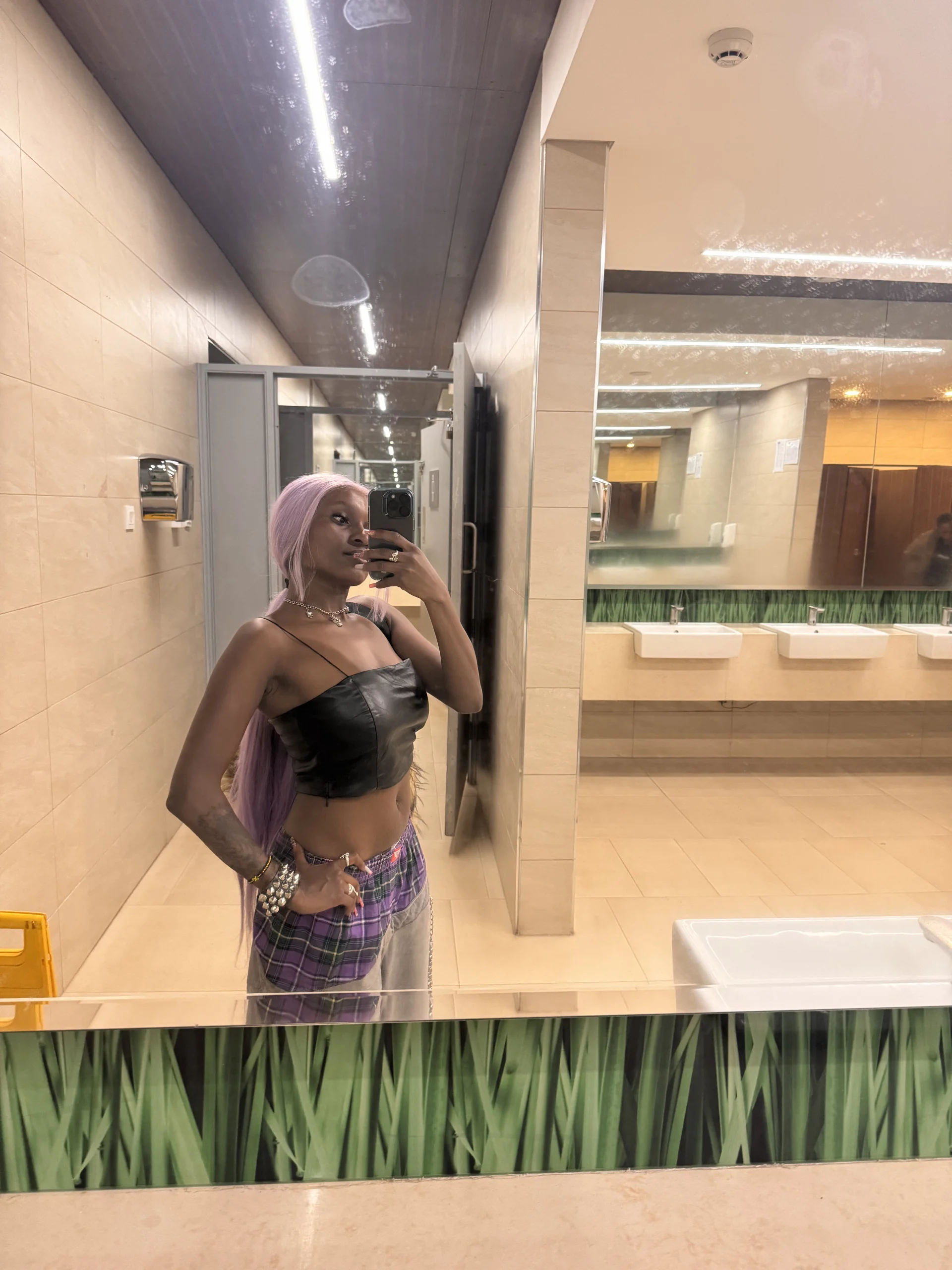 XXX Porn Photo of Nude Lil-shawrie 1