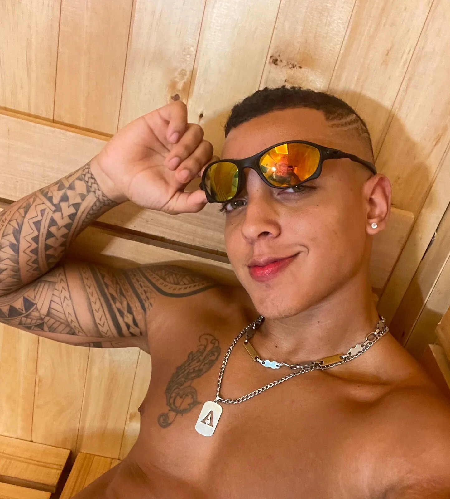 XXX Porn Photo of Nude adrian_friends 1