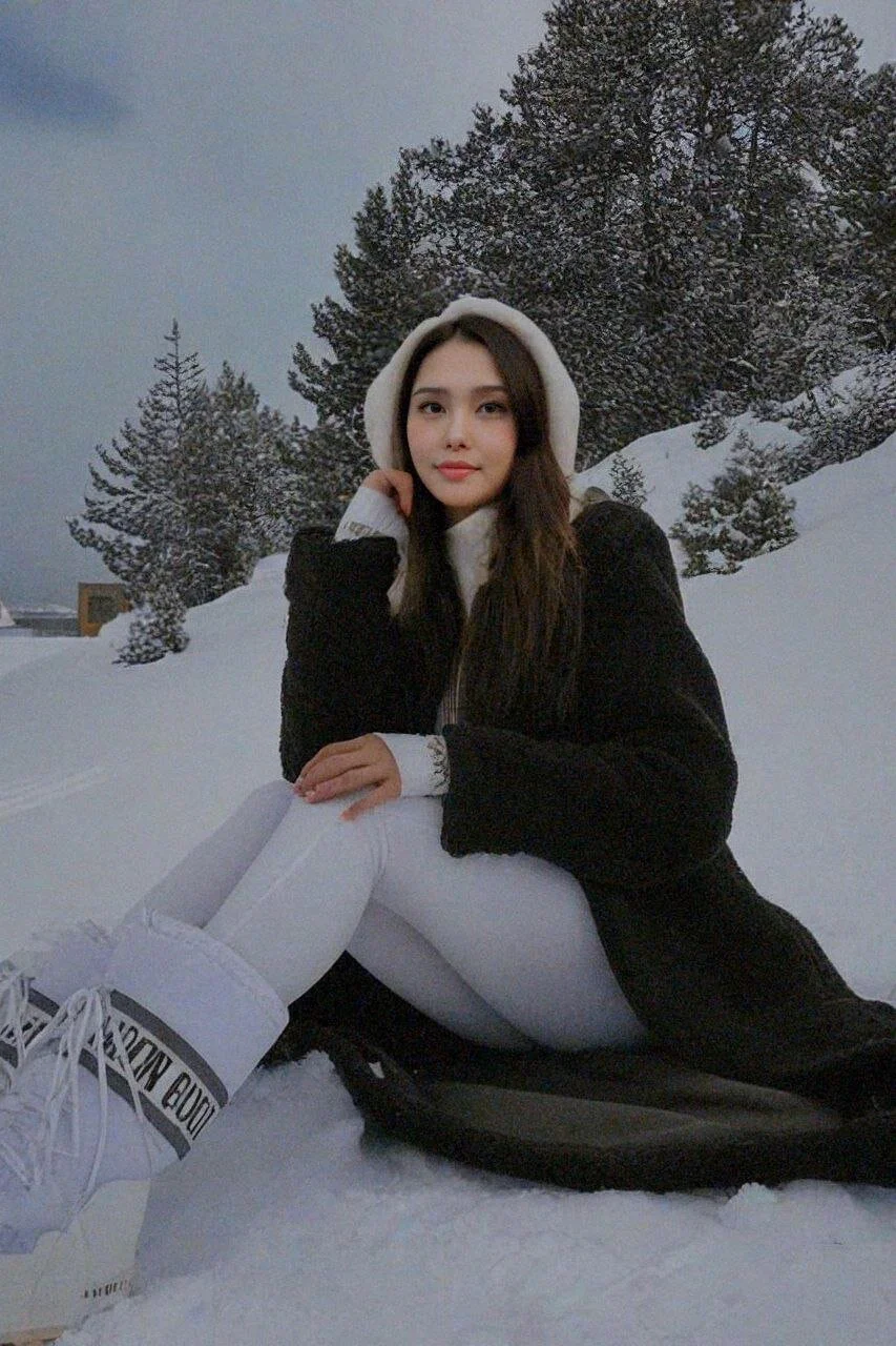 XXX Porn Photo of Nude LusciousJennie 17